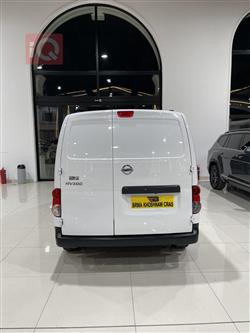 نیسان NV200